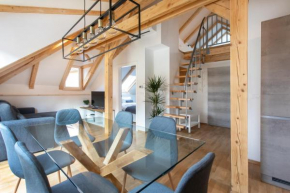 Bright & Spacious Loft In The Heart Of Old Town